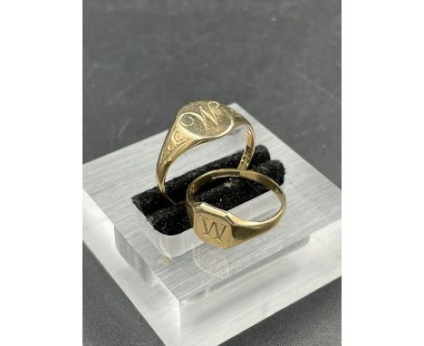 Two 9ct gold signet rings (Approximate Total Weight 4.6g) Size R and K