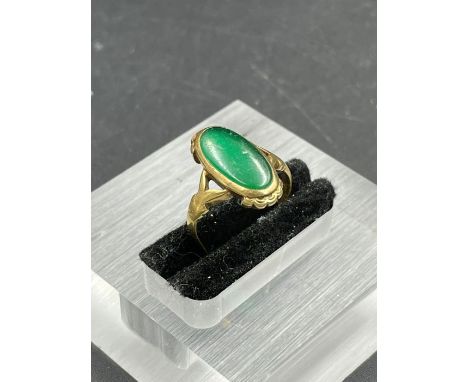 A Jade and gold ring AF (Approximate Total weight 2.4g)