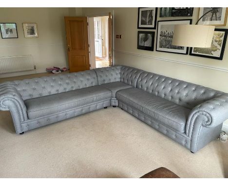 A contemporary button back grey corner sofa (290cm X 290cm SH46cm)