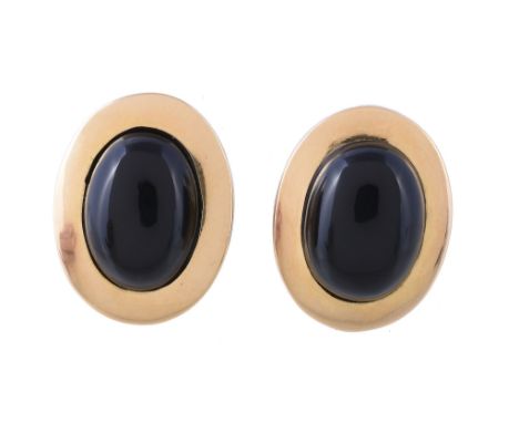  A pair of 18 carats gold onyx ear studs,   the oval cabochon onyx within a polished gold surround, the studs with partial ha