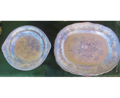 A pair of Asiatic blue and white pheasant plates, together with a matching fruit stand.