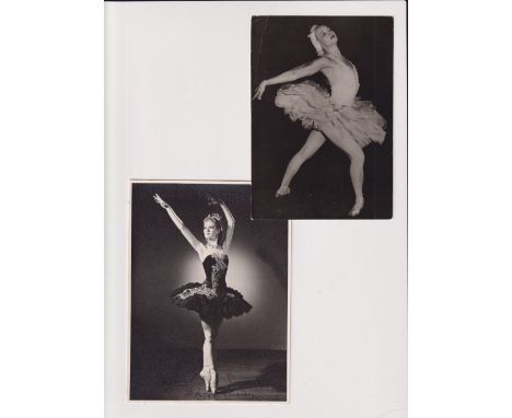 Autographs, Ballet, a signed b/w photo of Moira Shearer (approx. size 6.25 x 4.5") together with another signed b/w photo of 