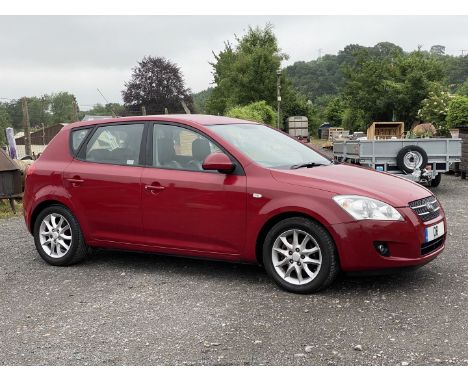 Kia Ceed Ls model 1600cc - Petrol - Manual gearbox - MOT 10/11/2021 - No Advisories - Mileage 154741 - Interior black &amp; g