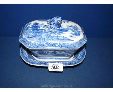 From the Elcombe Collection of blue and white transfer printed wares - an early Caughley porcelain blue and whit tureen cover
