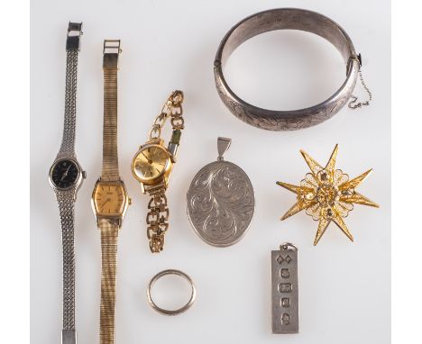 A mixed group of jewellery, to include an antique silver floral & foliate engraved bangle, UK hallmark; a silver oval foliate