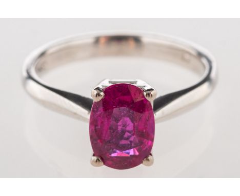 A single stone ruby ring, claw set with an oval-cut ruby, ruby approx. 1.00 carat, partial UK hallmark, size L1/2 to M, 5.1gr