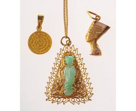 A mixed group of jewellery, to include a Phaistos coin disc pendant, marked 585, 1.0grams; an Egyptian Pharaoh head pendant, 