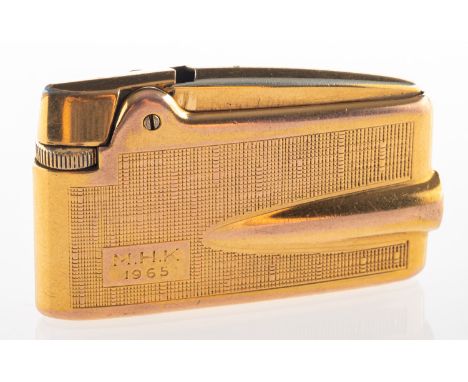 Ronson. A 9ct yellow gold Varaflame lighter, circa 1960's, 9ct gold case, engine turned engraving, engraved with the initials