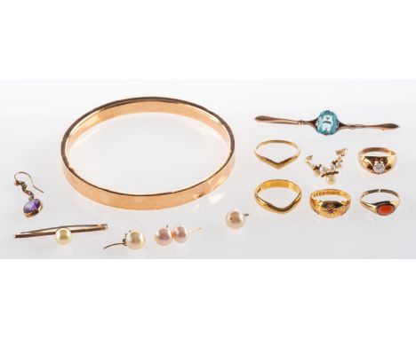 A mixed group of jewellery, including a flat edged bangle, indistinct hallmark, inner diameter approx. 7.0cm, 11.7grams; a sm