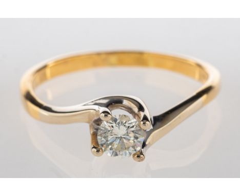 A diamond solitaire ring, with twist designed shoulders and set with a brilliant-cut diamond, diamond approx. 0.33 carat, par