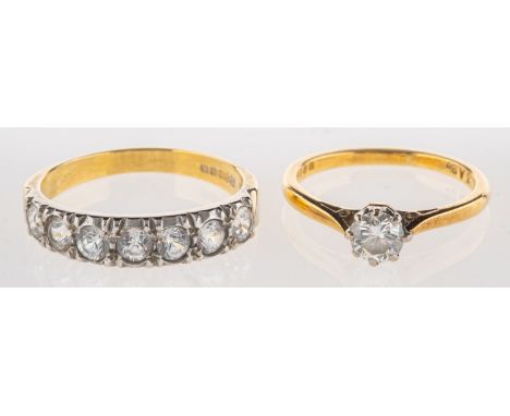 A group of two 18ct gold rings, including a solitaire ring set with a brilliant-cut diamond, diamond approx. 0.40 carat, UK h