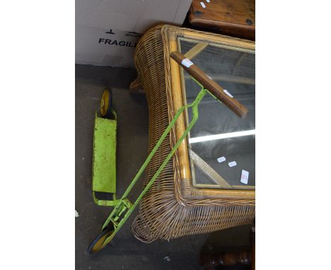 VINTAGE METAL CHILD'S SCOOTER