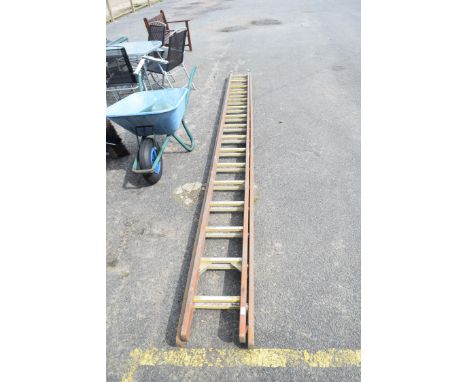 Extending wooden ladder