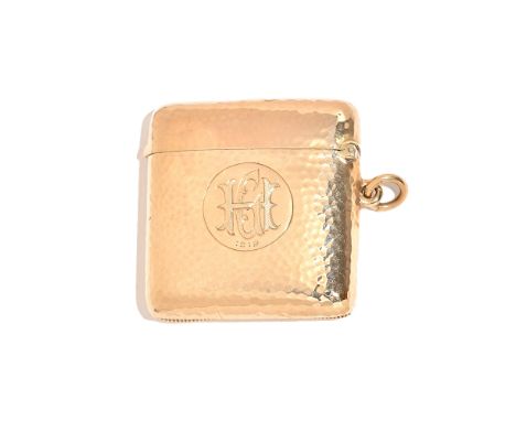 A 9ct gold curved rectangular vesta case, monogram engraved and detailed 1919, otherwise with martele decoration, fitted with