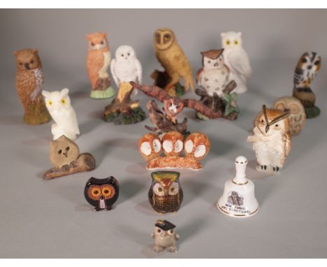 A quantity of assorted models of owls, ceramic, metal and other examples, the largest 11cm high, (qty). 