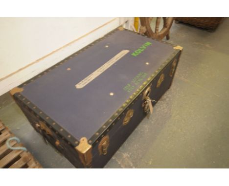 (ALS20) A Vintage blue cabin trunk.