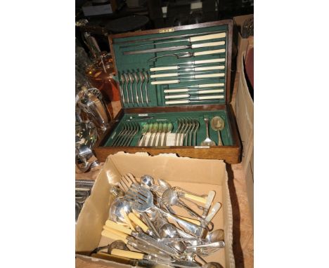 An Early 20th century Walker and Hall oak canteen of cutlery and a qty of loose flatware.
