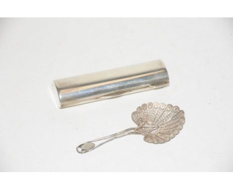 A Continental cigar case, stamped 800 Of plain cylindrical form, design to hold a single cigar, with a gilt interior, length 