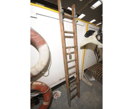 (WAL005)A Vintage wooden ladder