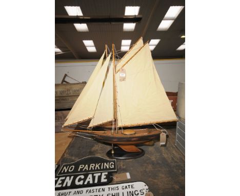 (NEL4353)A Pair of model masted yachts.
