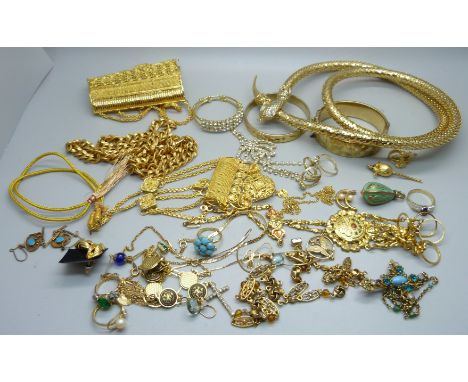 Indian jewellery including an 18ct gold plated bangle and gold tone jewellery 