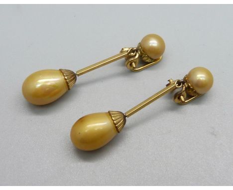 A pair of vintage drop earrings 