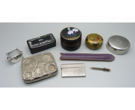 A papier-mâché snuff box, a collapsing travel cup, etc. 