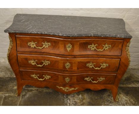 Louis XV style serpentine commode with marble top, 3 drawers, & applied gilt metal mounts on sabre legs width approx. 119cm