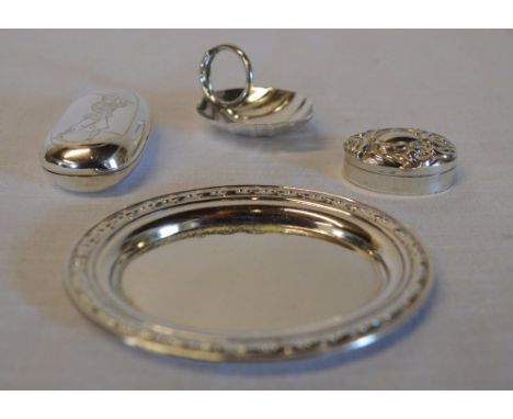 Miniature silver tray, silver golfing tee case, miniature leaf dish & trinket pot , total weight 2oz