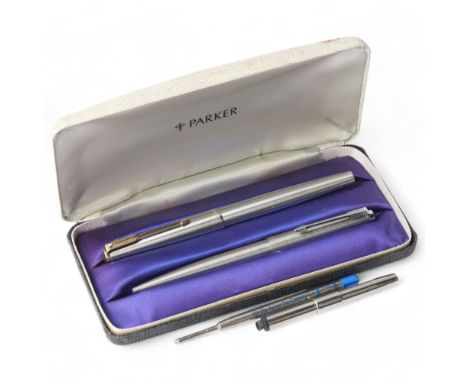 A vintage Parker fountain pen with 14ct nib and ballpoint pen set, in original box