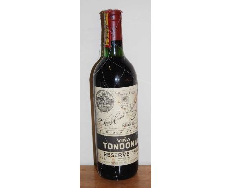 R. Lopez de Heredia vina Tondonia Reserva, 1970, Rioja, twelve bottles (OB)Condition report: Some staining to labels.Levels a