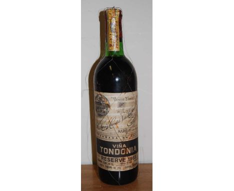 R. Lopez de Heredia vina Tondonia Reserva, 1968, Rioja, six bottles (6)Condition report: One bottle mid-shoulder, otherwise l
