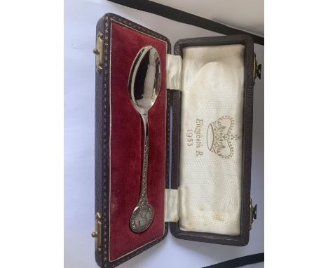 A BOXED ELIZABETH R 1953 CORONATION SPOON 