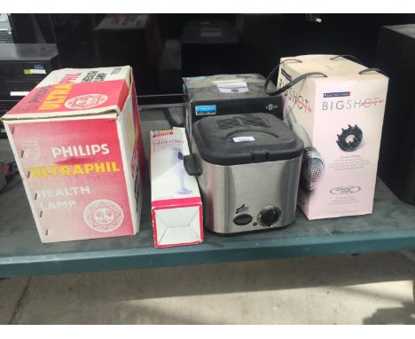 AN ASSORTMENT OF ELECTRICALS TO INCLUDE A FOOD STEAMER, A HAIR DRYER AND A HEALTH LAMP ETC 