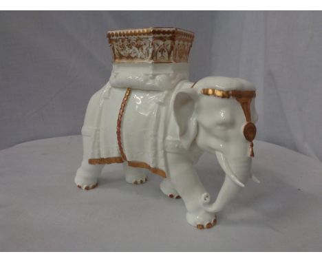 A ROYAL WORCESTER ELEPHANT VASE 