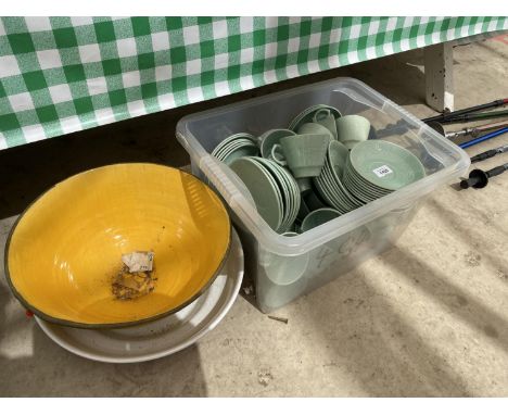 A QUANTITY OF CERAMIC TEA SERVICE AND TWO LARGE CERAMIC BOWLS 