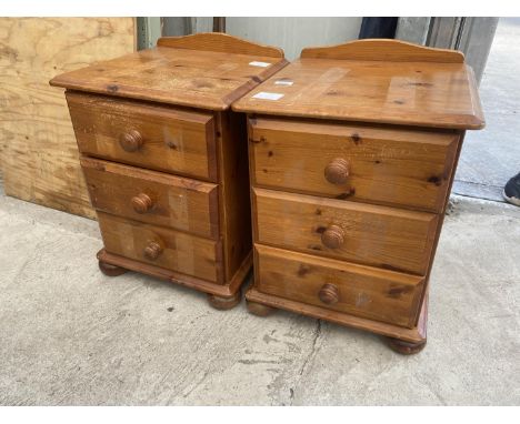 A PAIR OF MODERN PINE BEDSIDE THREE DRAWER CHESTS AND A WINE TABLE ON TRIPOD BASE 