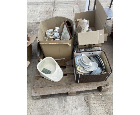 AN ASSORTMENT OF HOUSEHOLD CLEARANCE ITEMS TO INCLUDE A LARGE QUANTITY OF CERAMIC WARE 
