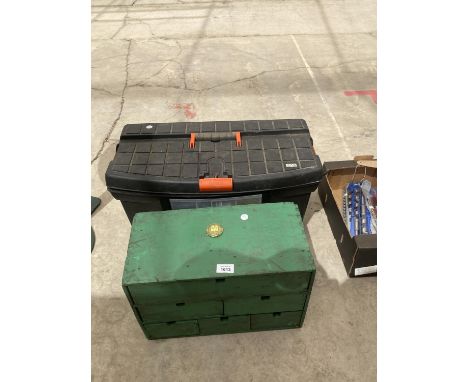 A PLASTIC TOOL BOX AND AN ENGINEERS CHEST CONTAINING AN ASSORTMENT OF TOOLS 