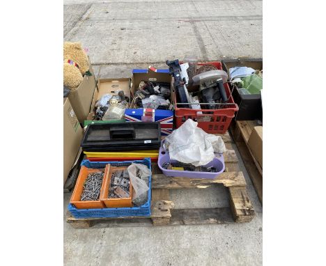 AN ASSORTMENT OF HOUSEHOLD CLEARANCE ITEMS TO INCLUDE TOOLS AND HARDWARE ETC 