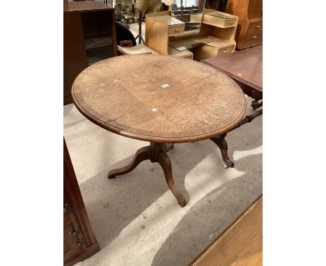 A GEORGE III OAK AND MAHOGANY CROSSBANDED TRIPOD TABLE, 34" DIAMETER 