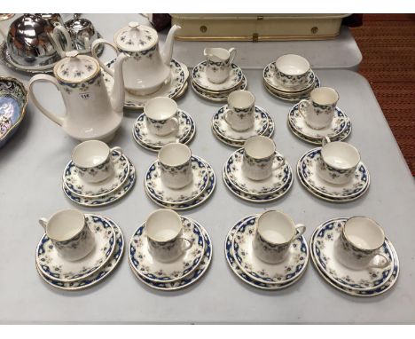 A 'PARAGON' TEA SET. TO INCLUDE CUPS, SAUCERS, TEAPOT AND COFFEE POT 