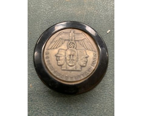 A PEWTER SNUFF BOX 