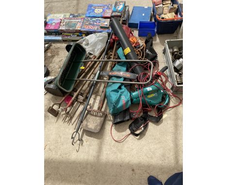 AN ASSORTMENT OF GARDEN TOOLS TO INCLUDE A BOSCH LEAF BLOWER, GARDEN SEEDER, RAKES AND FORKS ETC 