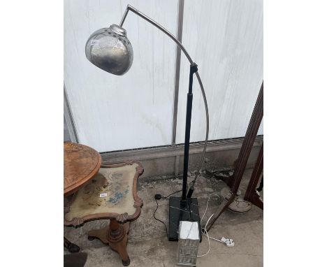 A MODERN CHROME ARC OVERREACH LAMP ON MARBLE BASE AND A CHANDELIER STYLE TABLE LAMP 