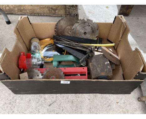 AN ASSORTMENT OF TOOLS TO INCLUDE CUTTING DISCS AND HINGES ETC 