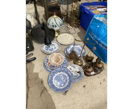 AN ASSORTMENT OF ITEMS TO INCLUDE BLUE AND WHITE CERAMICS PLATES, A GLASS LAMP AND BALANCE SCALES ETC 