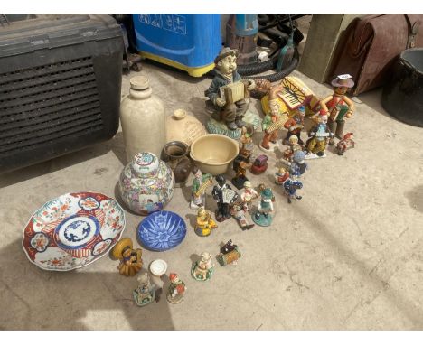 AN ASSORTMENT OF CERAMIC WARE TO INCLUDE ORIENTAL GINGER JAR, STONE WARE ITEMS AND MUSICAL FIGURES ETC 