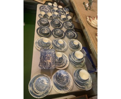 A LARGE AMOUNT OF BLUE AND WHITE CERAMIC WARE TO INCLUDE 'WESSEX COLLECTION, SUTHERLAND CHINA AND COPELAND' 