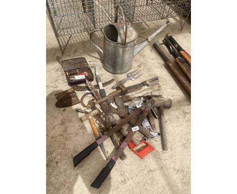 AN ASSORTMENT OF TOOLS TO INCLUDE A GALVANISED WATERING CAN, SHEARS AND AXE ETC 